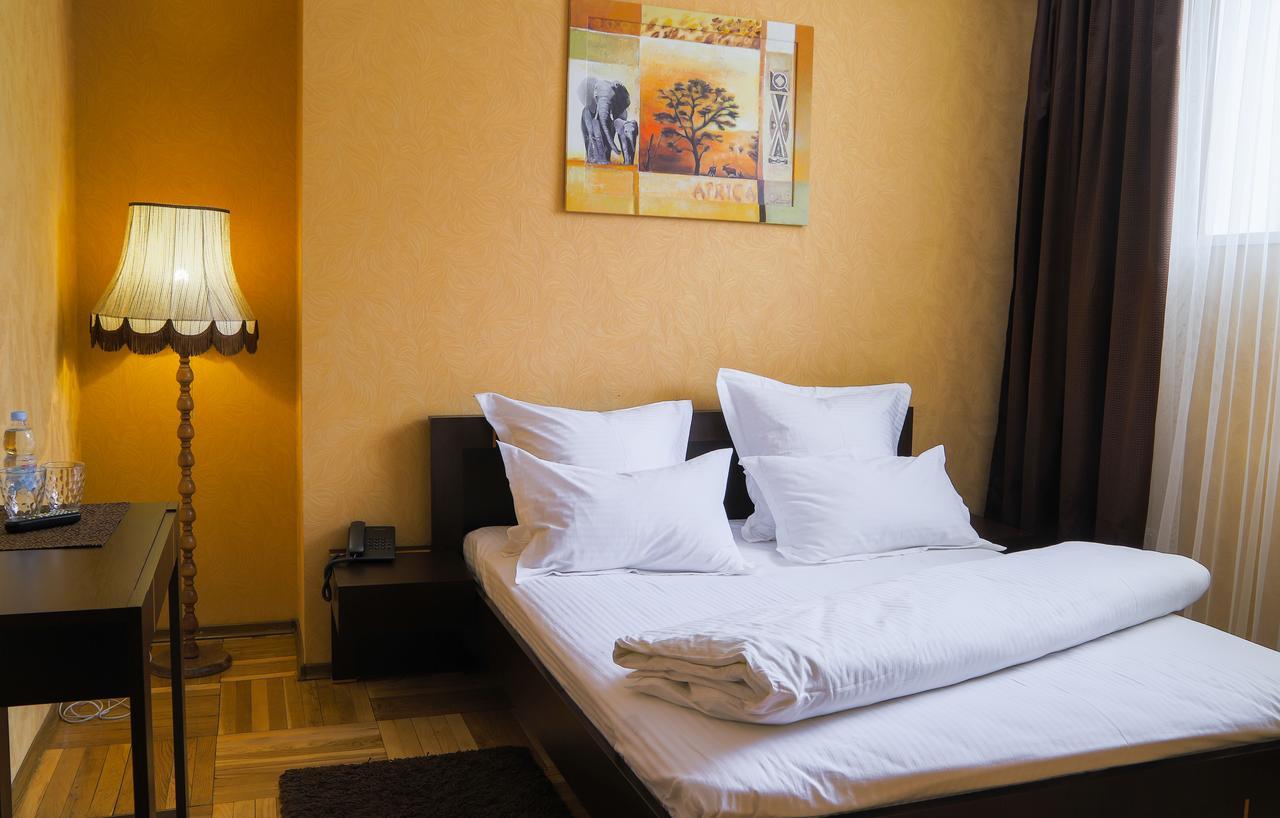 Safari-Club Hotell Vinnitsa Eksteriør bilde