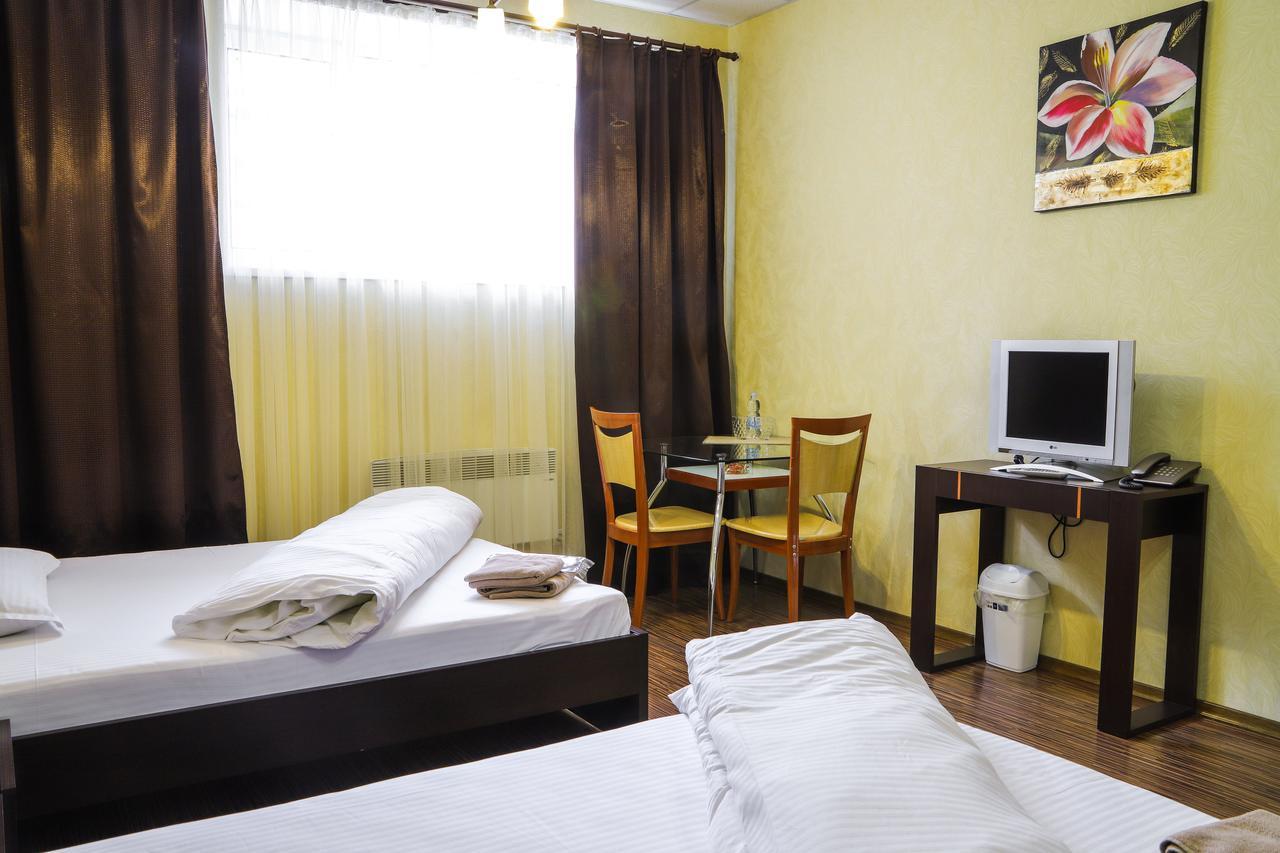 Safari-Club Hotell Vinnitsa Eksteriør bilde